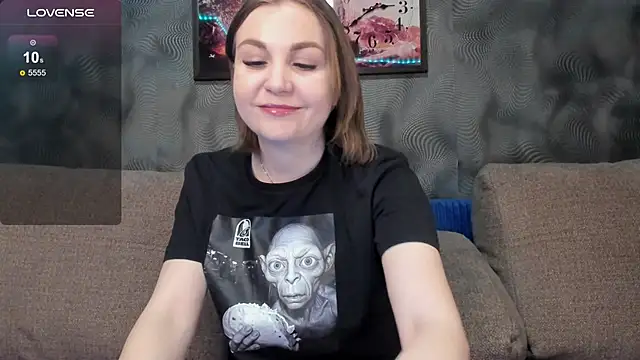 Snapshot of CassieMils chatting on April 2026 08:48:01 AM CassieMils online show from April 2026 08:48:01 AM