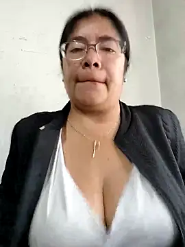   valentina18 online show from November 2025 01:00:02 PM