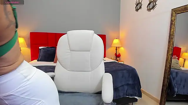  Nicoletteshea  online show from December 2025 08:37:02 PM