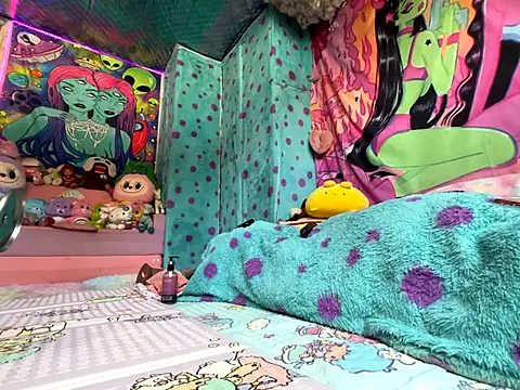 BABYUNICORN online show from October 2025 06:58:02 PM