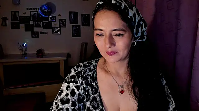 emma luxy online show from April 2026 04:46:01 AM