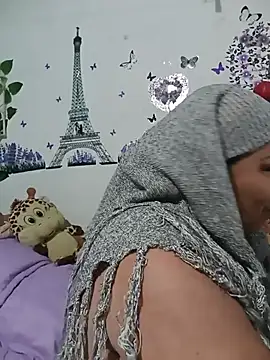 Snapshot of Alyona21 chatting on June 2026 02:05:02 AM Alyona21 online show from June 2026 02:05:02 AM