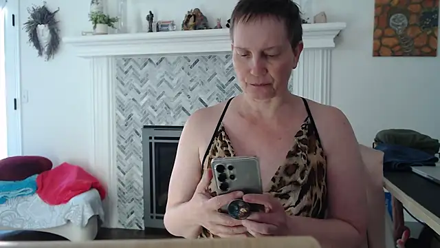 AuroraWillows online show from April 2026 07:16:01 PM