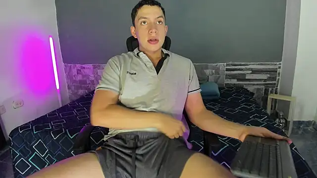 davinalhot online show from April 2026 07:03:02 AM