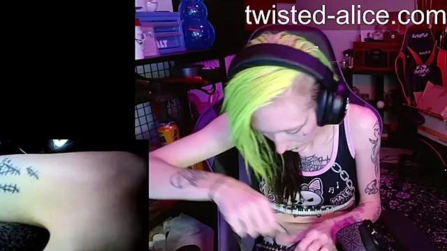 alicewonder09 online show from April 2026 03:00:01 AM