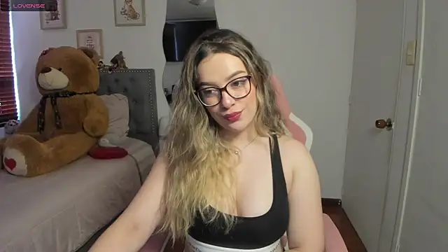 Snapshot of samysweet_8 chatting on May 2026 01:38:01 PM samysweet 8 online show from May 2026 01:38:01 PM