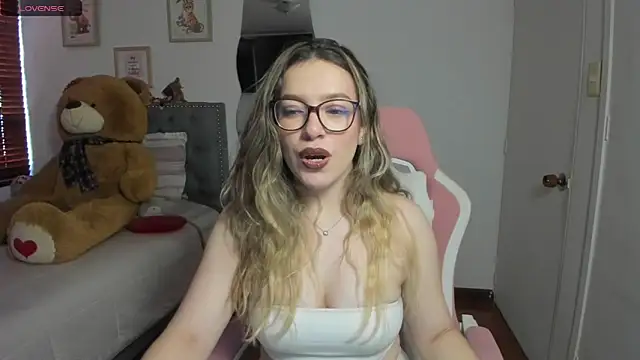Snapshot of samysweet_8 chatting on May 2026 12:10:01 PM samysweet 8 online show from May 2026 12:10:01 PM