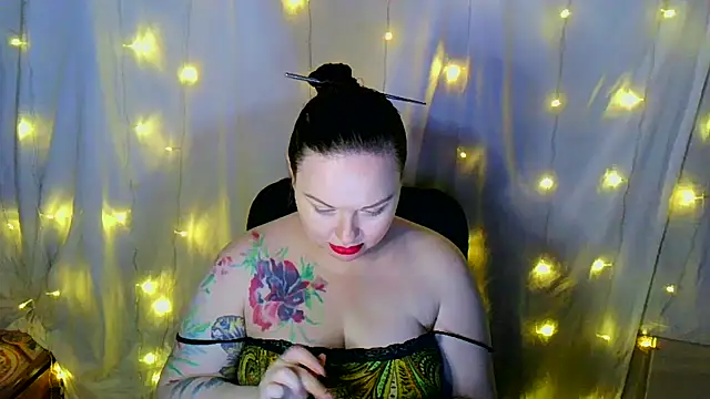 Victoria Marks online show from September 2025 01:54:02 AM