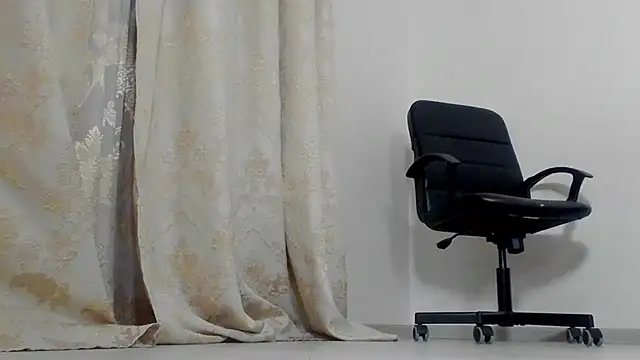 Snapshot of MarciaColins chatting on February 2025 01:44:01 AM MarciaColins online show from February 2025 01:44:01 AM