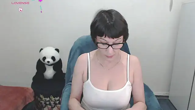 Ammillia online show from February 2025 09:26:02 PM