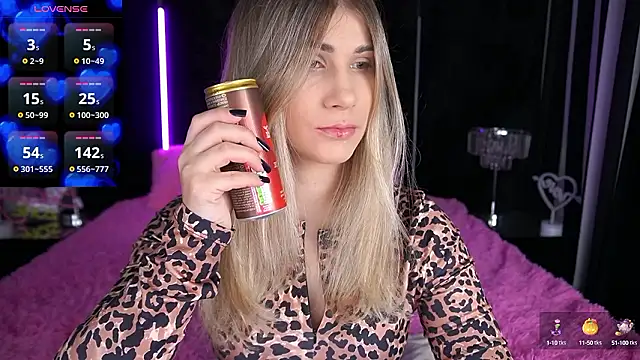 Snapshot of CassandraGood chatting on December 2024 07:43:01 AM CassandraGood online show from December 2024 07:43:01 AM