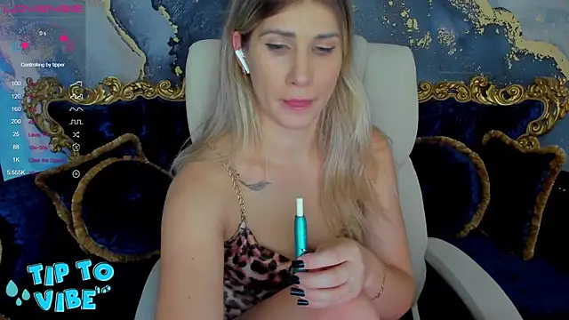 Snapshot of CassandraGood chatting on December 2024 02:34:02 AM CassandraGood online show from December 2024 02:34:02 AM