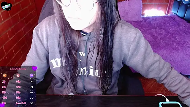 MidoriQuiinn online show from April 2026 04:18:01 PM