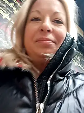 Arina smiles online show from December 2024 03:31:02 PM