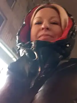 Arina smiles online show from February 2025 03:42:01 PM