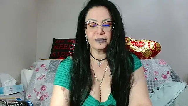 x  KHALEESI  x online show from December 2025 06:12:02 PM