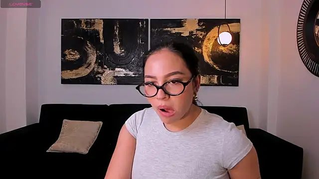 Snapshot of MollyJones_ chatting on July 2026 07:30:01 PM MollyJones online show from July 2026 07:30:01 PM