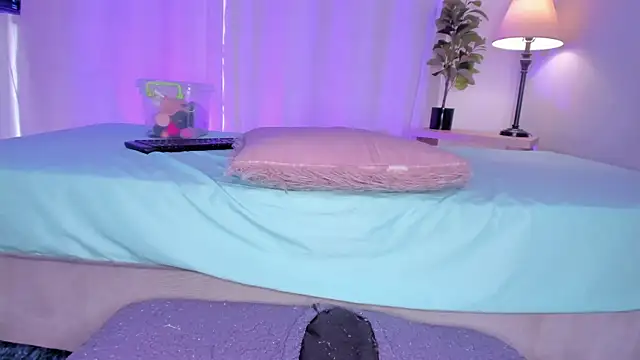 hot booty  online show from February 2025 08:33:01 PM