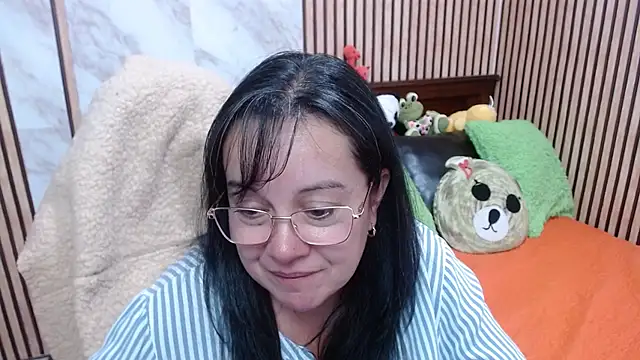 Sonialorens  online show from September 2025 10:57:02 PM