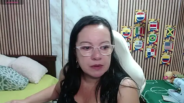 Snapshot of Sonialorens_ chatting on June 2026 01:04:01 PM Sonialorens online show from June 2026 01:04:01 PM