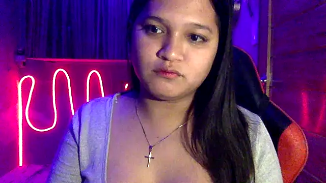 Snapshot of EmpressYna chatting on October 2025 06:41:02 PM EmpressYna online show from October 2025 06:41:02 PM