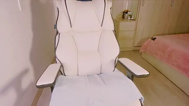 Snapshot of Girl__Funny chatting on February 2025 01:25:01 PM Girl Funny online show from February 2025 01:25:01 PM