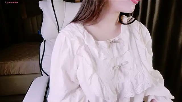 Snapshot of Girl__Funny chatting on March 2025 06:12:01 PM Girl Funny online show from March 2025 06:12:01 PM