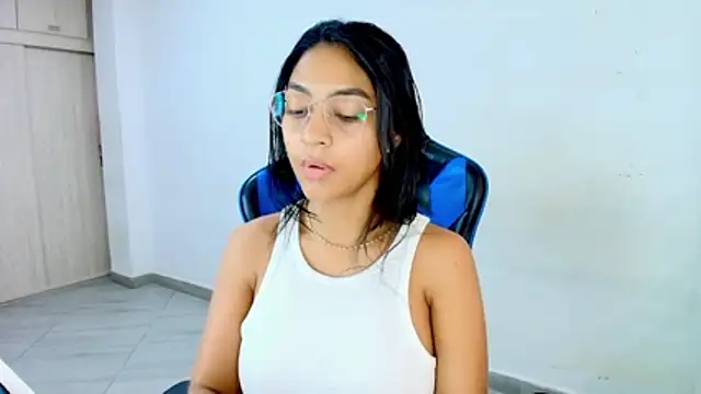 sophiax-x online show from March 2026 01:24:01 PM