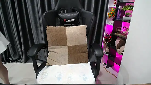 Yuki-yio online show from September 2025 01:17:02 AM