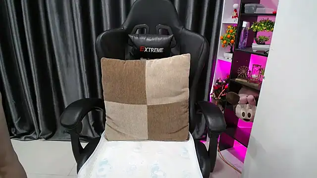 Yuki-yio online show from September 2025 01:20:01 AM