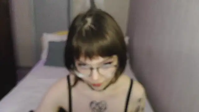 Snapshot of MayGler chatting on April 2026 05:29:01 PM MayGler online show from April 2026 05:29:01 PM