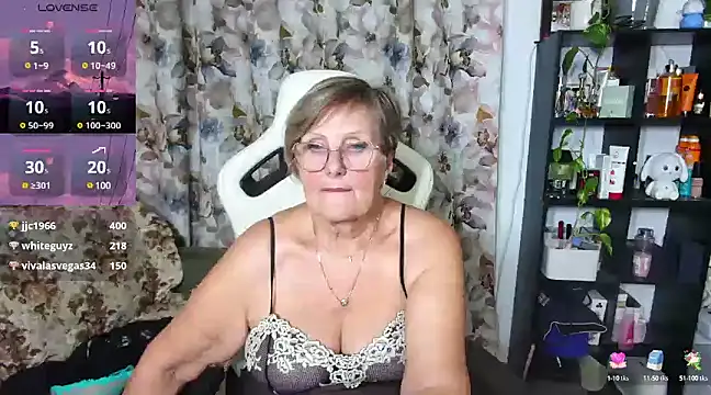 Snapshot of Selenna57 chatting on December 2024 10:51:01 PM Selenna57 online show from December 2024 10:51:01 PM