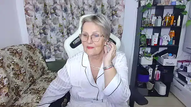 Snapshot of Selenna57 chatting on February 2025 06:20:01 PM Selenna57 online show from February 2025 06:20:01 PM