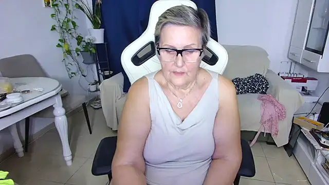 Selenna57 online show from April 2026 05:11:01 PM