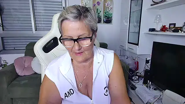 Snapshot of Selenna57 chatting on July 2026 06:20:01 PM Selenna57 online show from July 2026 06:20:01 PM