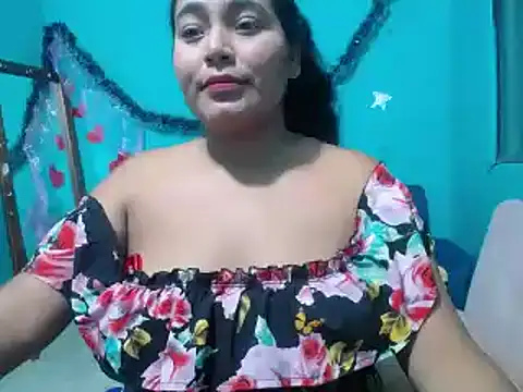 Snapshot of sirena_15 chatting on December 2024 05:49:02 AM sirena 15 online show from December 2024 05:49:02 AM