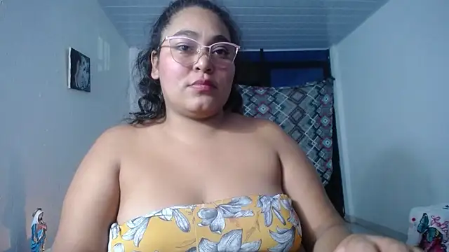 Snapshot of sirena_15 chatting on September 2025 06:04:02 AM sirena 15 online show from September 2025 06:04:02 AM