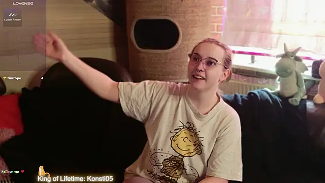 Snapshot of GamerGirl_Eve chatting on June 2026 05:29:02 PM GamerGirl Eve online show from June 2026 05:29:02 PM