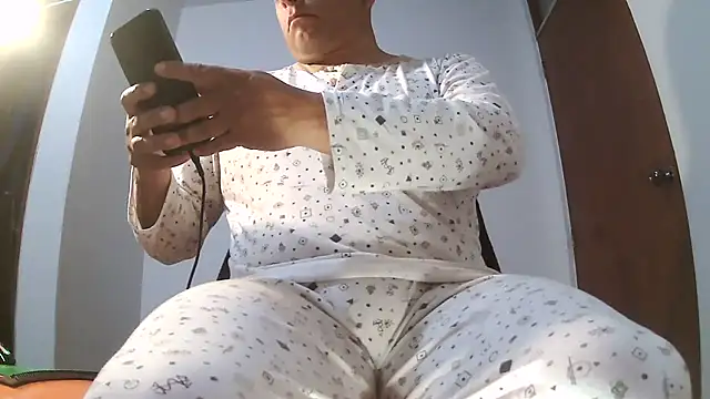 chicoguapo8 online show from November 2025 07:11:02 AM