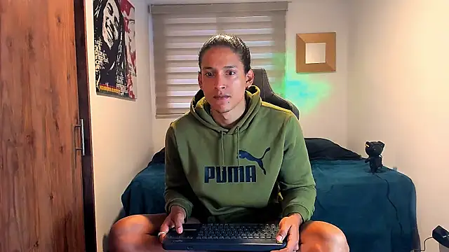 Snapshot of Liam_V chatting on January 2025 12:00:01 PM Liam V online show from January 2025 12:00:01 PM