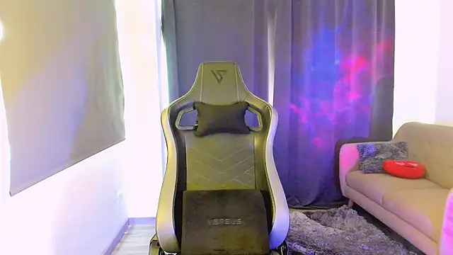 Snapshot of Liam_V chatting on March 2025 06:44:02 PM Liam V online show from March 2025 06:44:02 PM