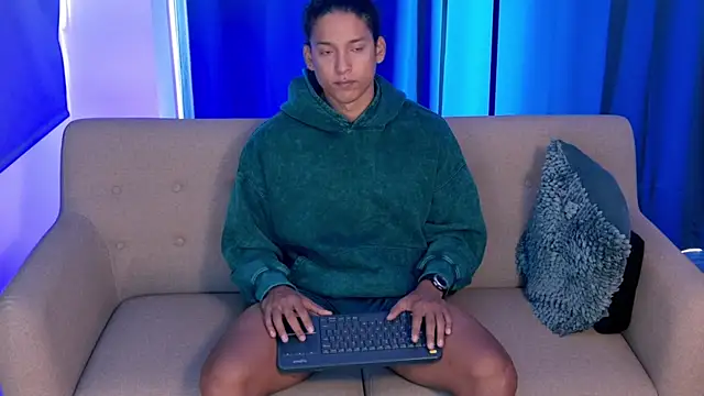 Snapshot of Liam_V chatting on October 2025 03:32:01 PM Liam V online show from October 2025 03:32:01 PM