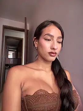 DulceLenns online show from October 2025 06:20:01 PM