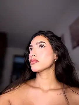 DulceLenns online show from April 2026 10:48:02 PM