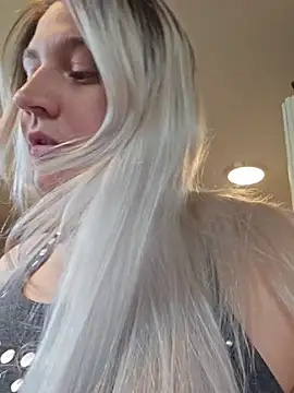 Snapshot of ScarletCallings420 chatting on June 2026 03:39:01 AM ScarletCallings420 online show from June 2026 03:39:01 AM