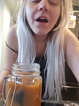 Snapshot of ScarletCallings420 chatting on June 2026 05:12:01 AM ScarletCallings420 online show from June 2026 05:12:01 AM