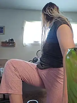 Snapshot of ScarletCallings420 chatting on June 2026 03:46:02 AM ScarletCallings420 online show from June 2026 03:46:02 AM