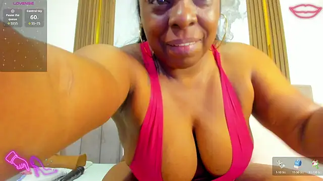 Snapshot of CristinSexy chatting on June 2026 11:33:01 AM CristinSexy online show from June 2026 11:33:01 AM