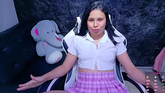 Snapshot of olivia_love_ chatting on May 2026 07:19:02 PM olivia love online show from May 2026 07:19:02 PM