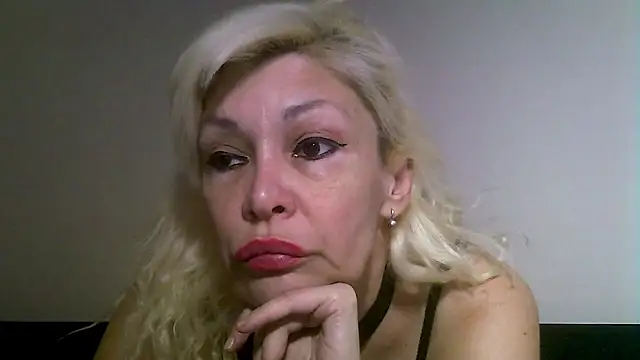 EvaaMina online show from April 2026 07:49:02 PM